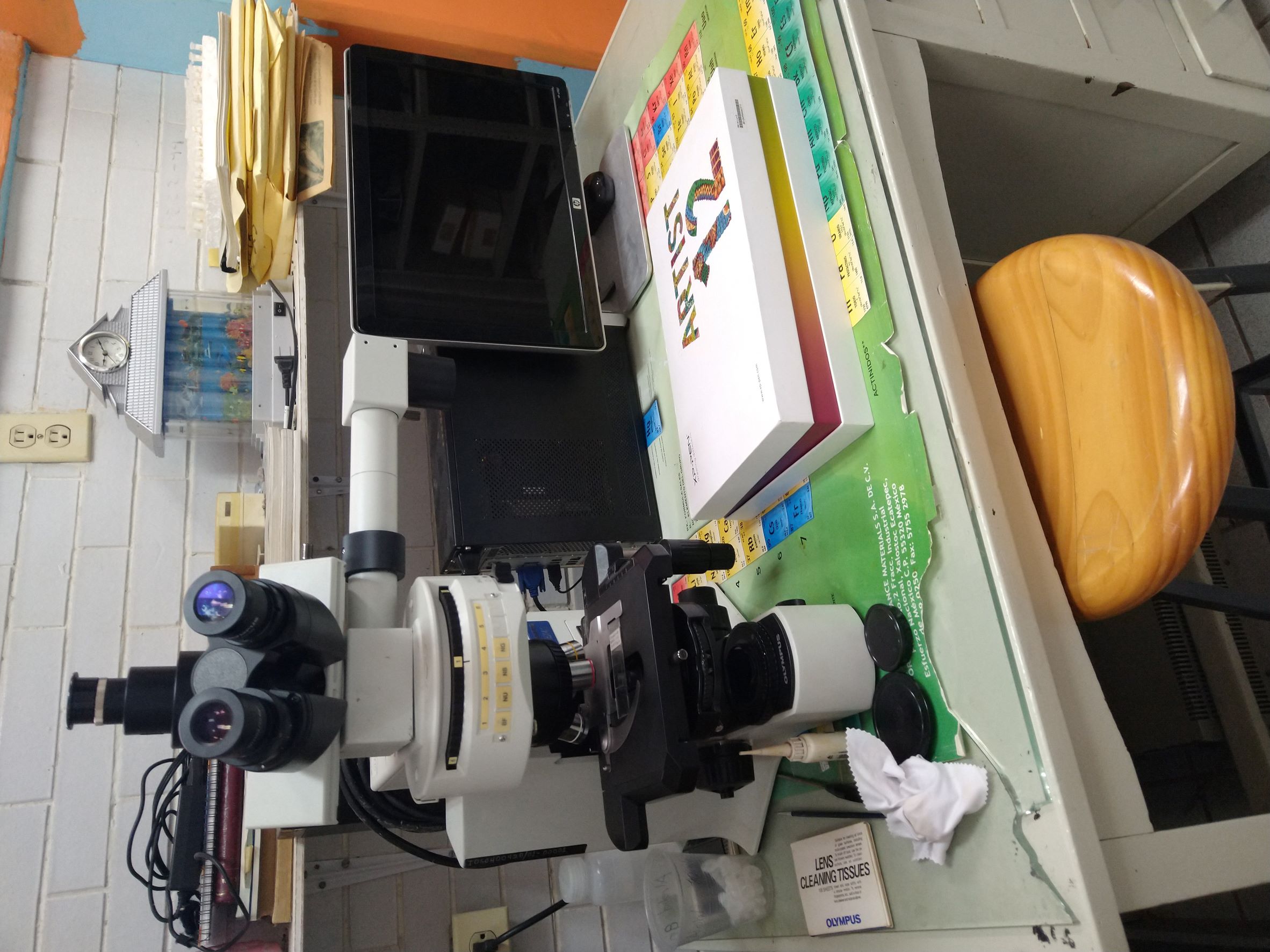 Microscopio compuesto con cámara